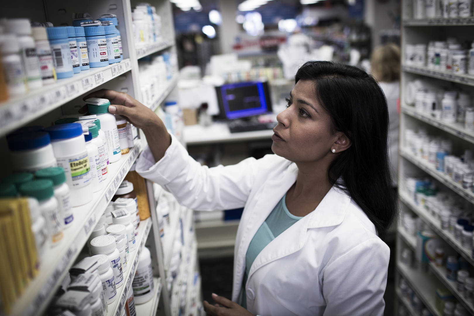 IP_BackStore_Pharm_Stock_Bottles_003 (1)