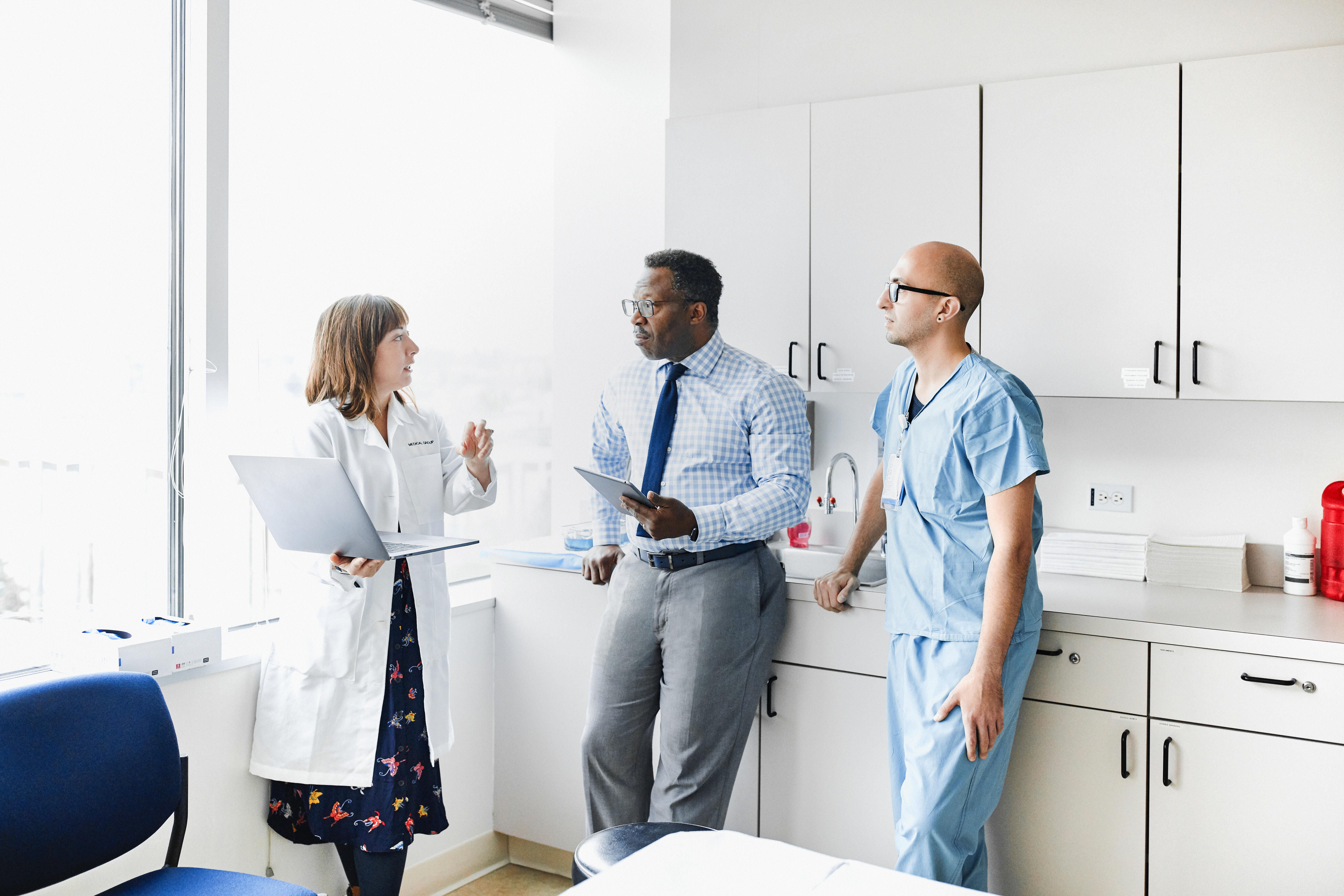 Medical staff talking in exam room