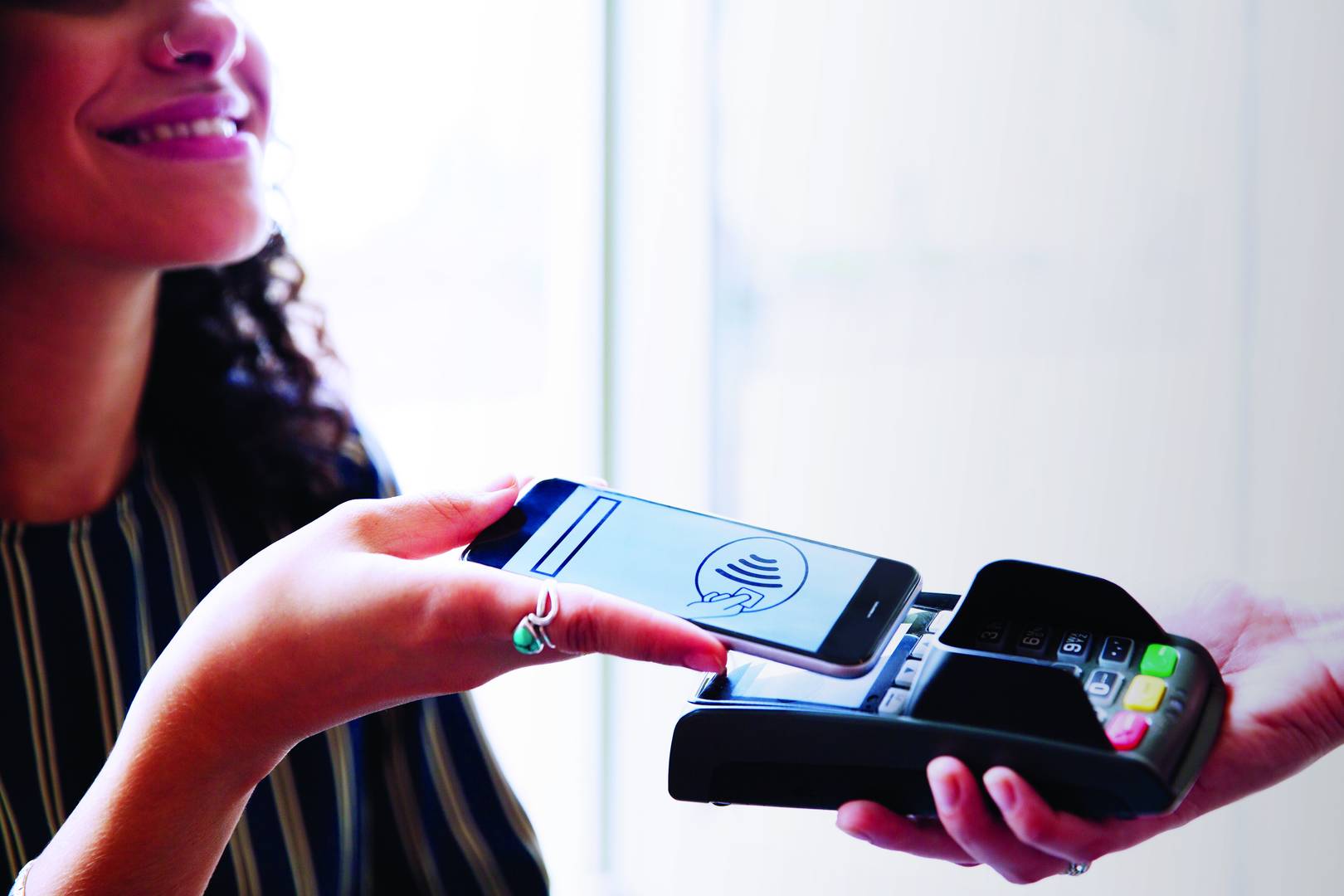 Contactless payment card reader